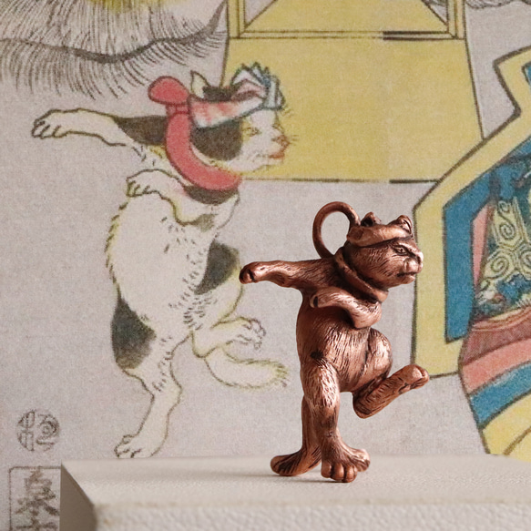 はちまきを締めて踊る 猫又　 （659-651/純銅製） 2枚目の画像