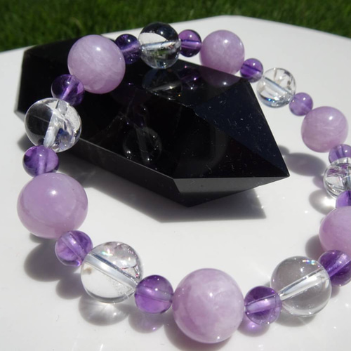 本当の自分へ、自分の心の声が聞こえるブレスレット〜クンツァイト