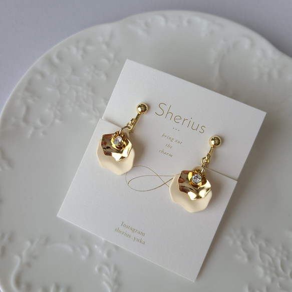 花びらのアクセサリー ピアス（その他） sherius 通販 14269131