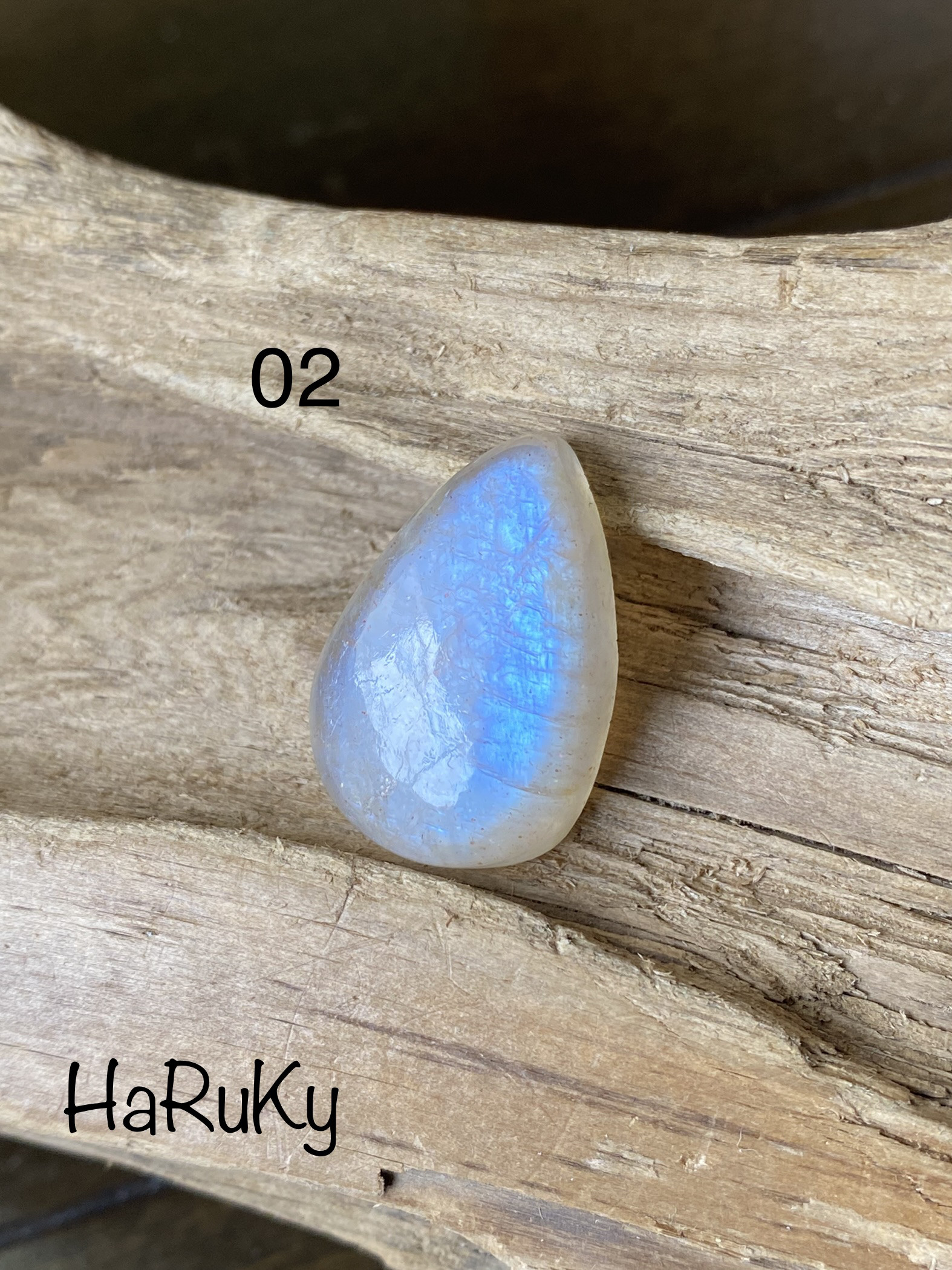 ベロモライトムーンストーン Aka ホワイトスペクトロライト