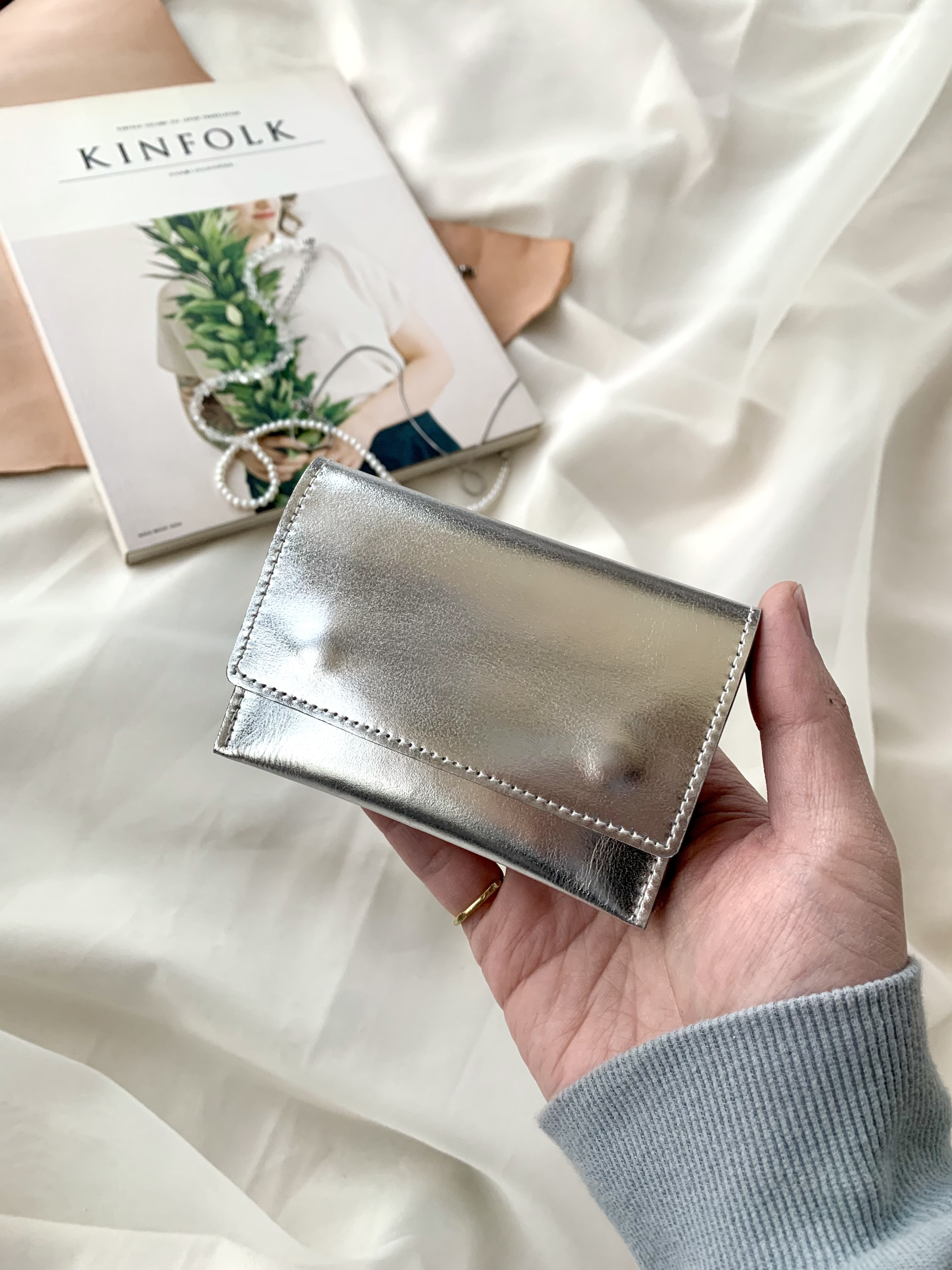 シルバー好きに届けたい♡」バイカラーミニ財布 ミラーシルバー