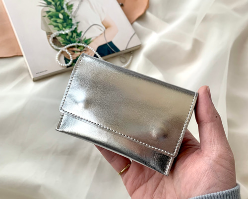 [新品] LUPO シルバーカラー 長財布 上品 軽量 155.5グラム￼ 昆虫刺繍 牛革長財布 シルバー | TORQUATA トルクアータ gondoa