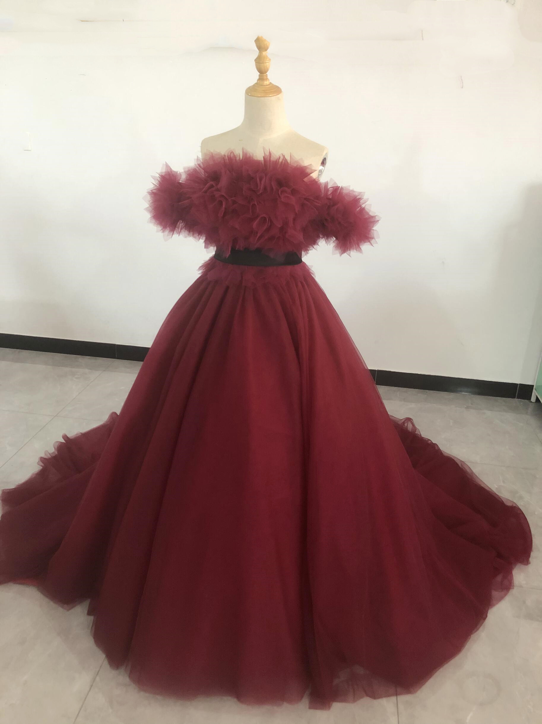 美品！ワインレッド カラードレス 華やかなトレー 編み上げ 抜群のおしゃれ見え/結婚式