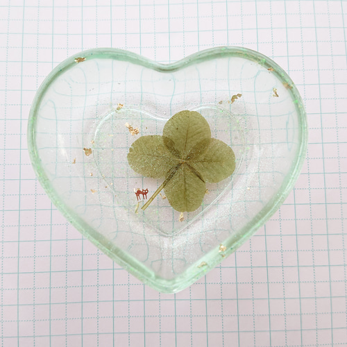 容器】四つ葉のクローバーと黒猫ちゃん ハート皿 薬味皿・豆皿 卵の殻  