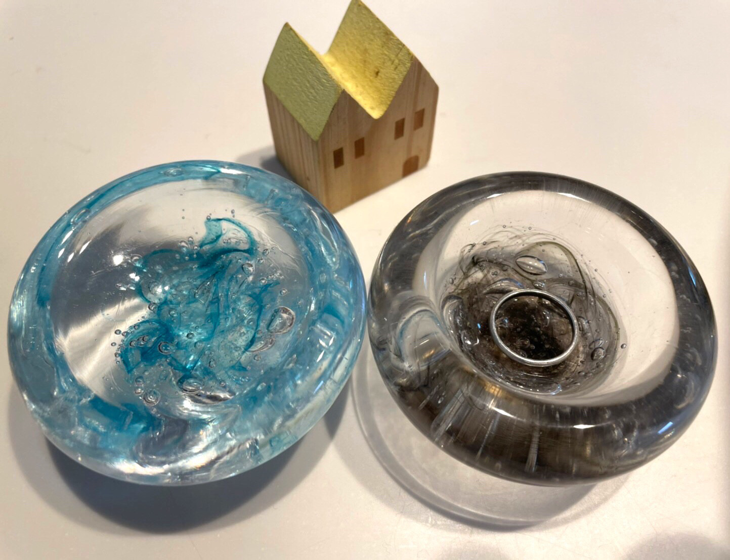 送料無料♪ リングピロー　セット 【水色&ブラック】ガラス製 ハンドメイド 指輪 アクセサリートレイ 手作り