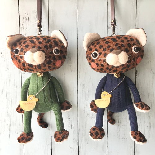 ぷらりん! (約)3等身ヒョウ柄ねこちゃん❗】 靴下ぬいぐるみ