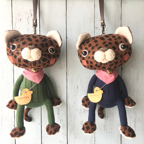 ぷらりん! (約)3等身ヒョウ柄ねこちゃん❗】 靴下ぬいぐるみ