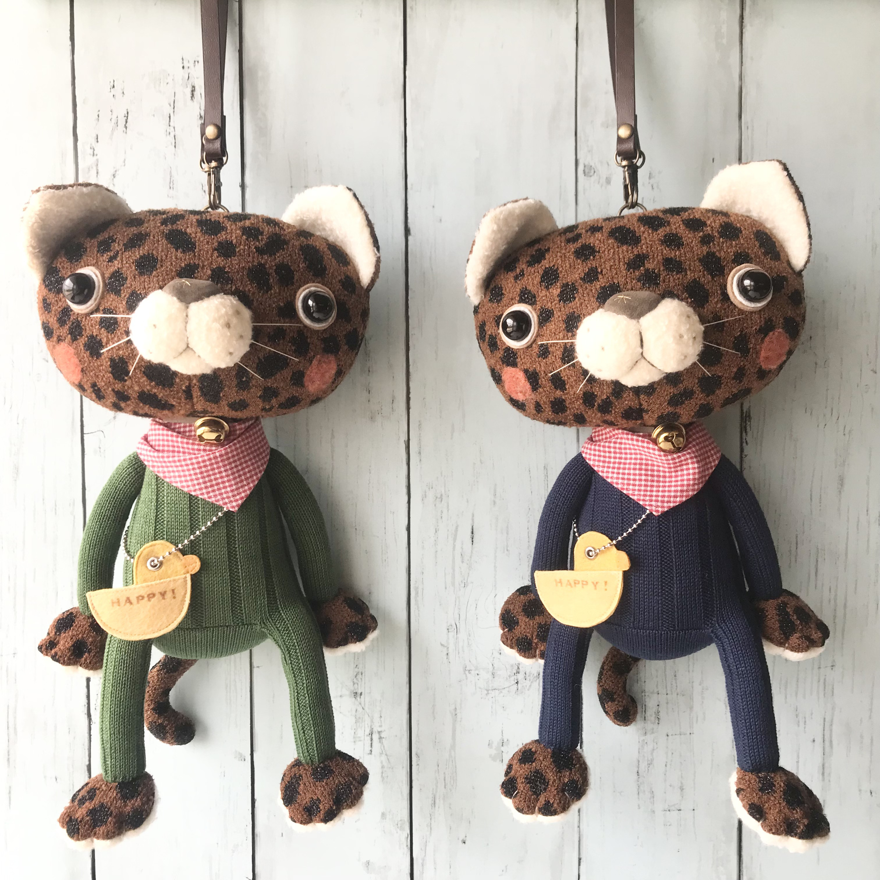 ぷらりん! (約)3等身ヒョウ柄ねこちゃん❗】 靴下ぬいぐるみ