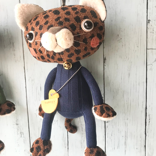 ぷらりん! (約)3等身ヒョウ柄ねこちゃん❗】 靴下ぬいぐるみ