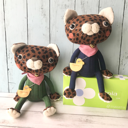 ぷらりん! (約)3等身ヒョウ柄ねこちゃん❗】 靴下ぬいぐるみ