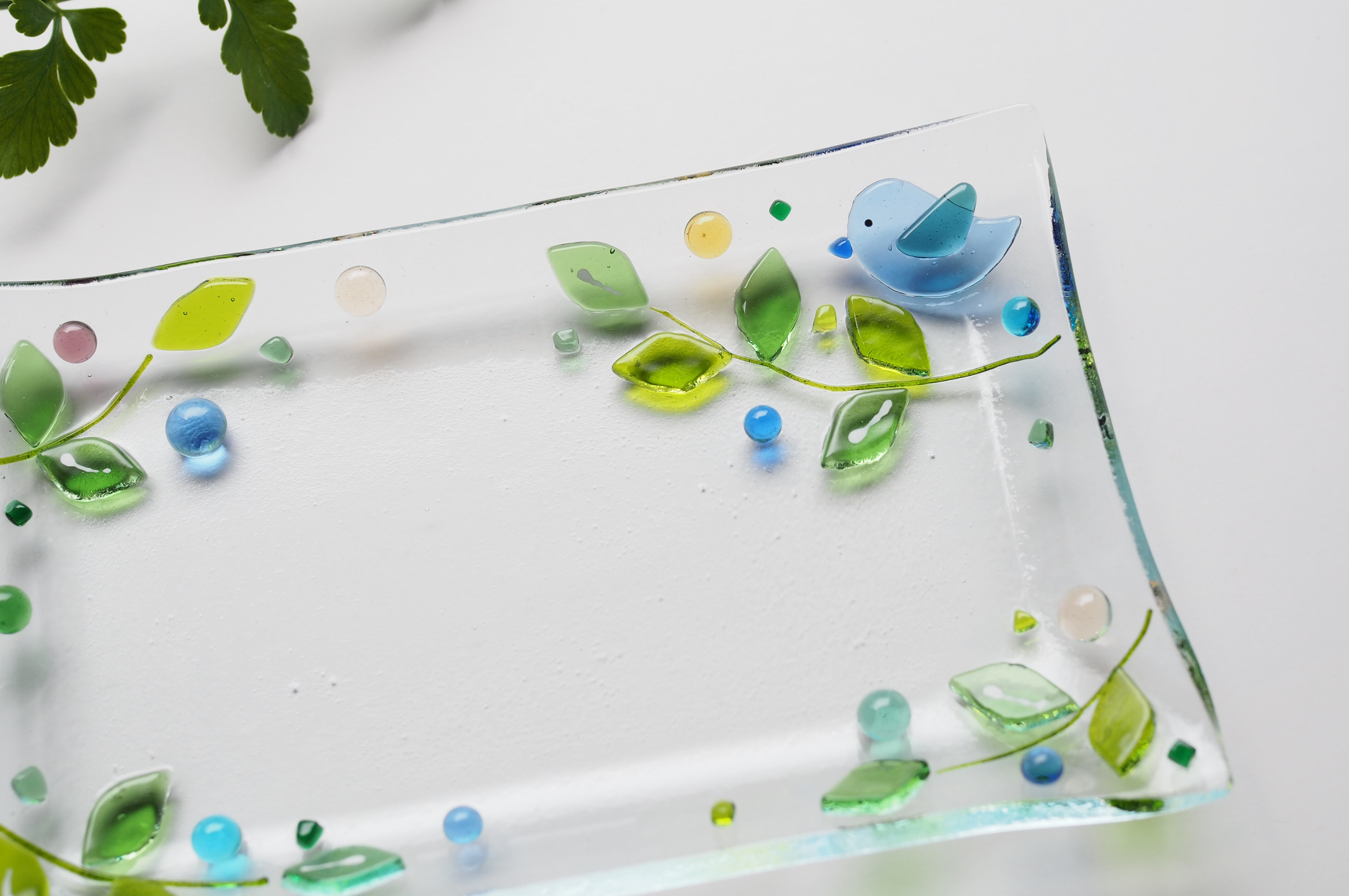 アクセサリートレーにも♪【即納】幸せの青い鳥とシャボン玉の長皿　ガラス