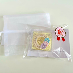 ネモフィライメージ　手編み花モチーフとパールのリースブローチ《水×白×青》 9枚目の画像