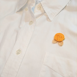サークル型のお花ブローチ（オレンジ） 2枚目の画像