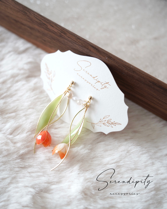 オシドリ チューリップ イヤリング - オレンジ レッド ピアス（フック
