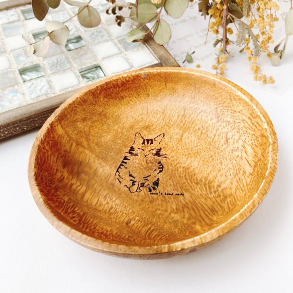 猫の木のお皿　トラ柄　丸型 3枚目の画像
