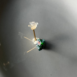 ブラックオパールと水晶クラスターのピアス 5枚目の画像