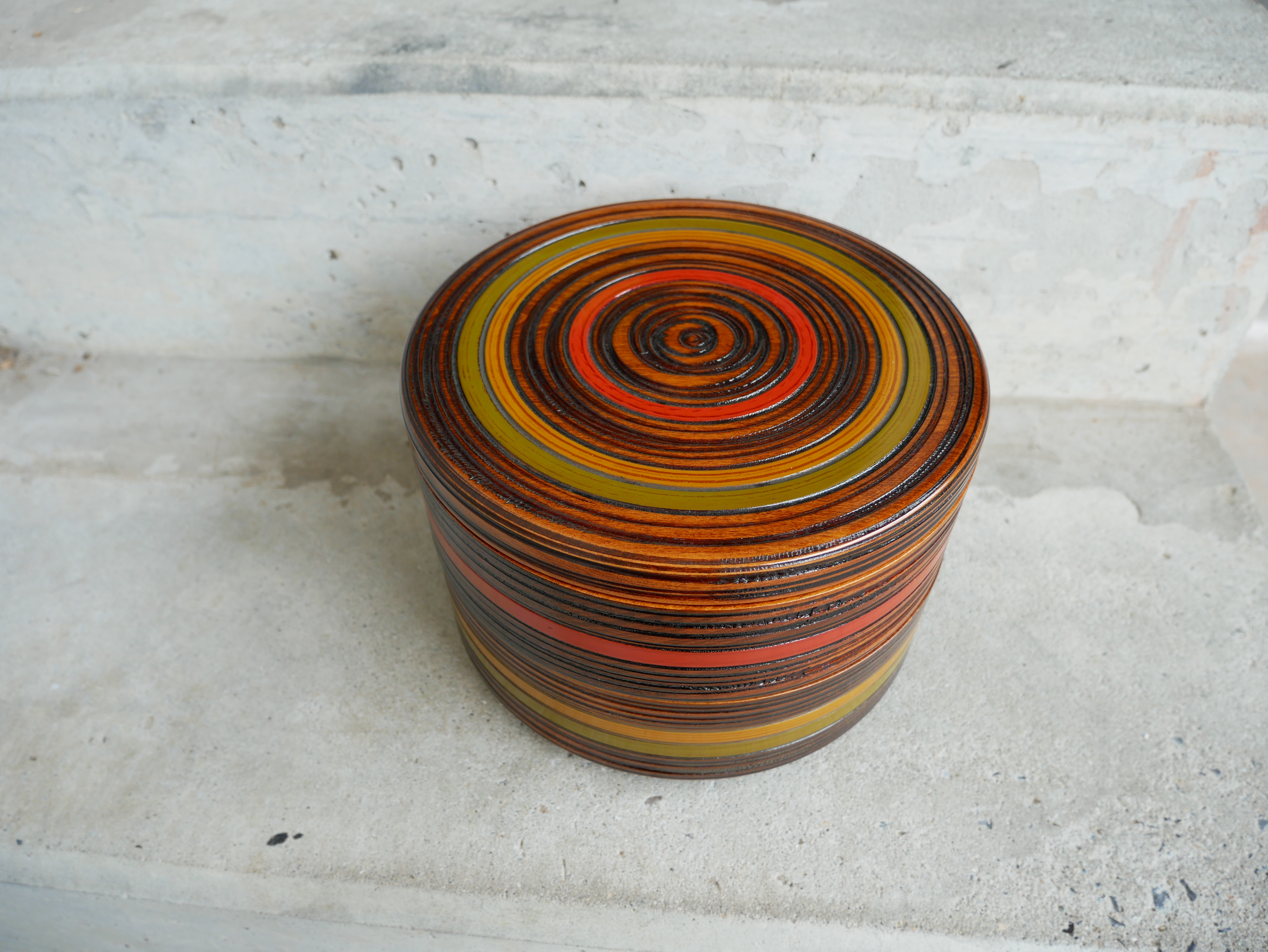 丸型2段重箱＊縁起の良い独楽(コマ)塗　7寸