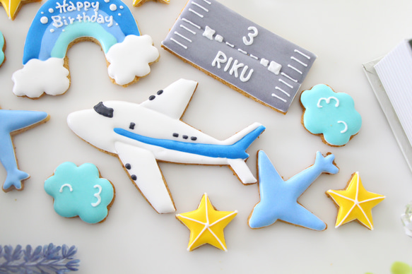 飛行機　【アイシングクッキー】　誕生日　男の子向け　オーダー　航空機　滑走路　空港　名入れギフト 7枚目の画像