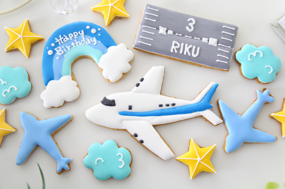 飛行機　【アイシングクッキー】　誕生日　男の子向け　オーダー　航空機　滑走路　空港　名入れギフト 5枚目の画像
