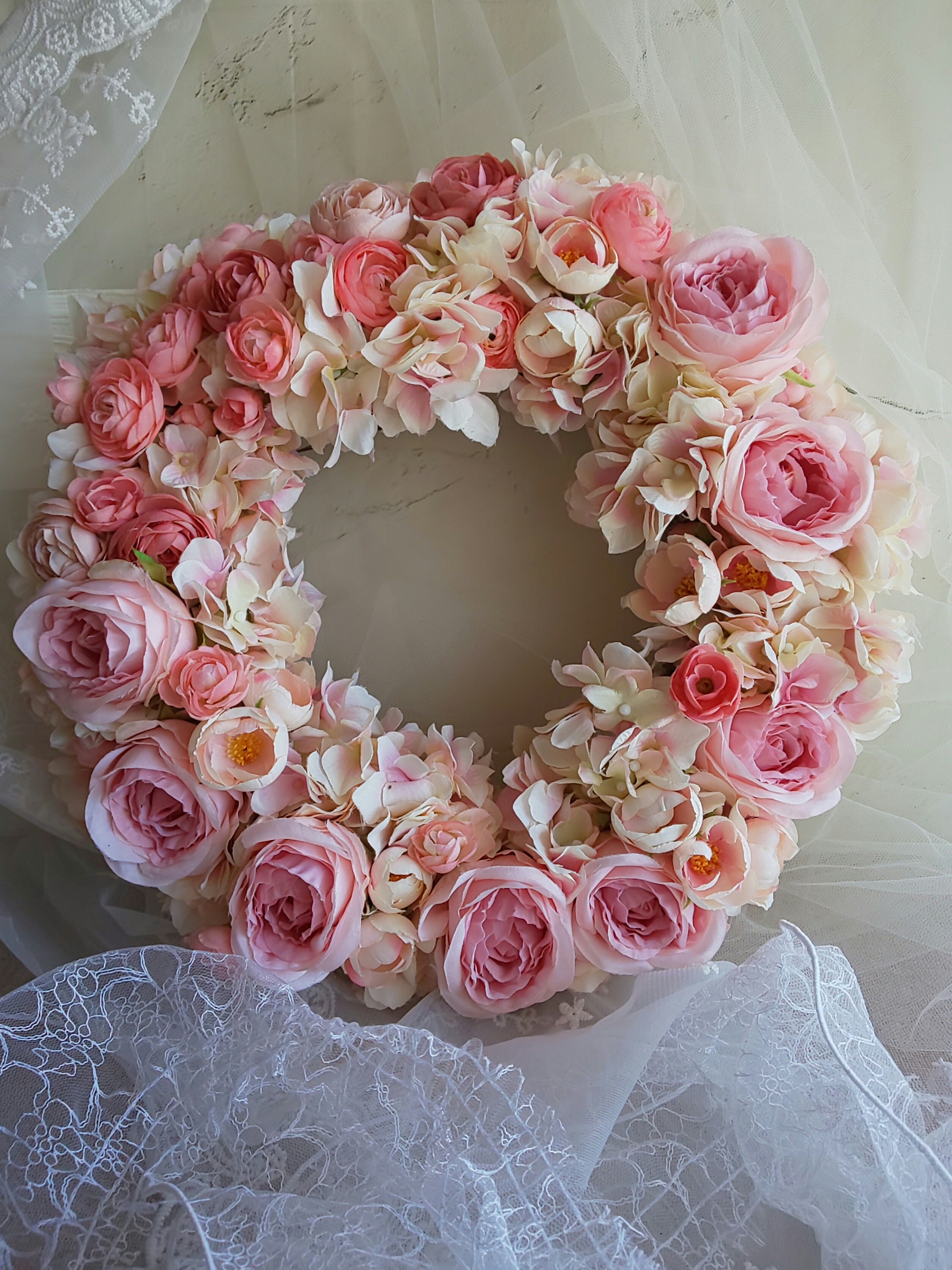 ピンクのふわふわリース