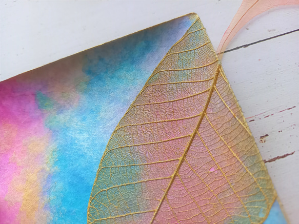 【ONLY ONE ART】アートトレイ（マゼンタ・ブルー／スクエアS)　天然の葉を用いるボタニーペインティング装飾 2枚目の画像