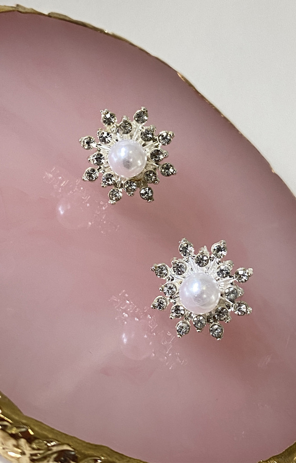【handmade】pearl rhinestone flower pierce（silver） ホワイト 白 ストリー 5枚目の画像