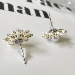 【handmade】pearl rhinestone flower pierce（silver） ホワイト 白 ストリー 2枚目の画像