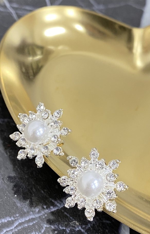 【handmade】pearl rhinestone flower pierce（silver） ホワイト 白 ストリー 3枚目の画像