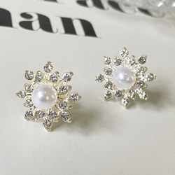 【handmade】pearl rhinestone flower pierce（silver） ホワイト 白 ストリー 1枚目の画像
