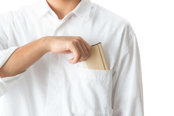 愛媛産の杉・桧を薄く削り，[革]のようになめした 100%植物性のマネークリップ（グレイ）です。 7枚目の画像