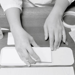 愛媛産の杉・桧を薄く削り，[革]のようになめした 100%植物性のマネークリップ（グレイ）です。 12枚目の画像