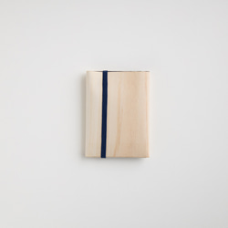 愛媛産の杉・桧を薄く削り，[革]のようになめした 100%植物性のマネークリップ（グレイ）です。 2枚目の画像