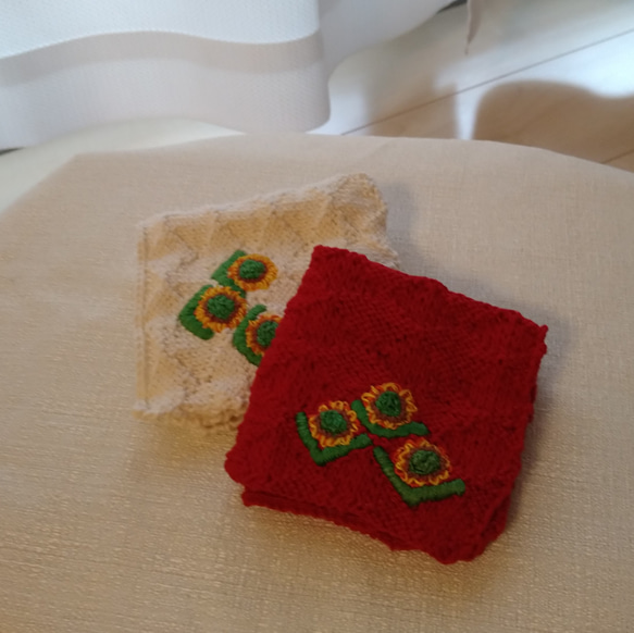 【送料無料】ひまわりの刺繍のダイヤ柄ニットハンカチ赤 7枚目の画像