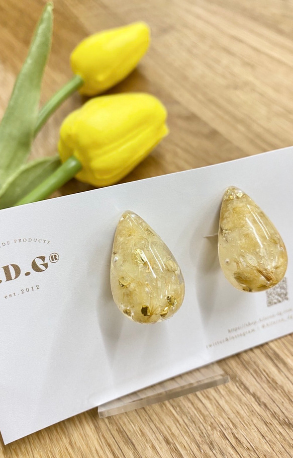 【handmade】dry flower shizuku drop earring（cream-yellow） ゴールド 1枚目の画像