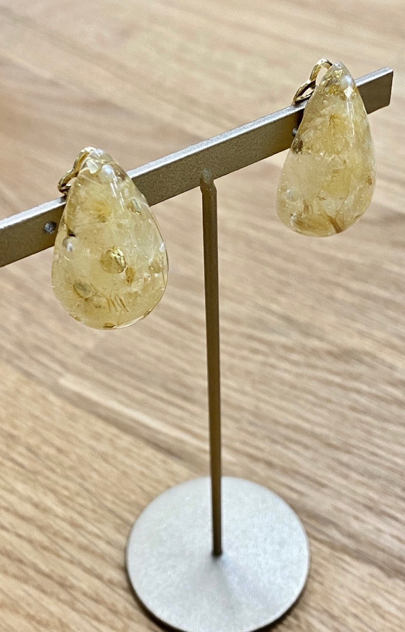 【handmade】dry flower shizuku drop earring（cream-yellow） ゴールド 7枚目の画像