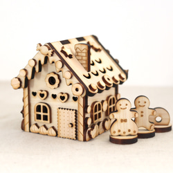 【キット】木製ミニチュアお菓子の家（LEDキャンドルライト入れ&小物入れ） 1枚目の画像