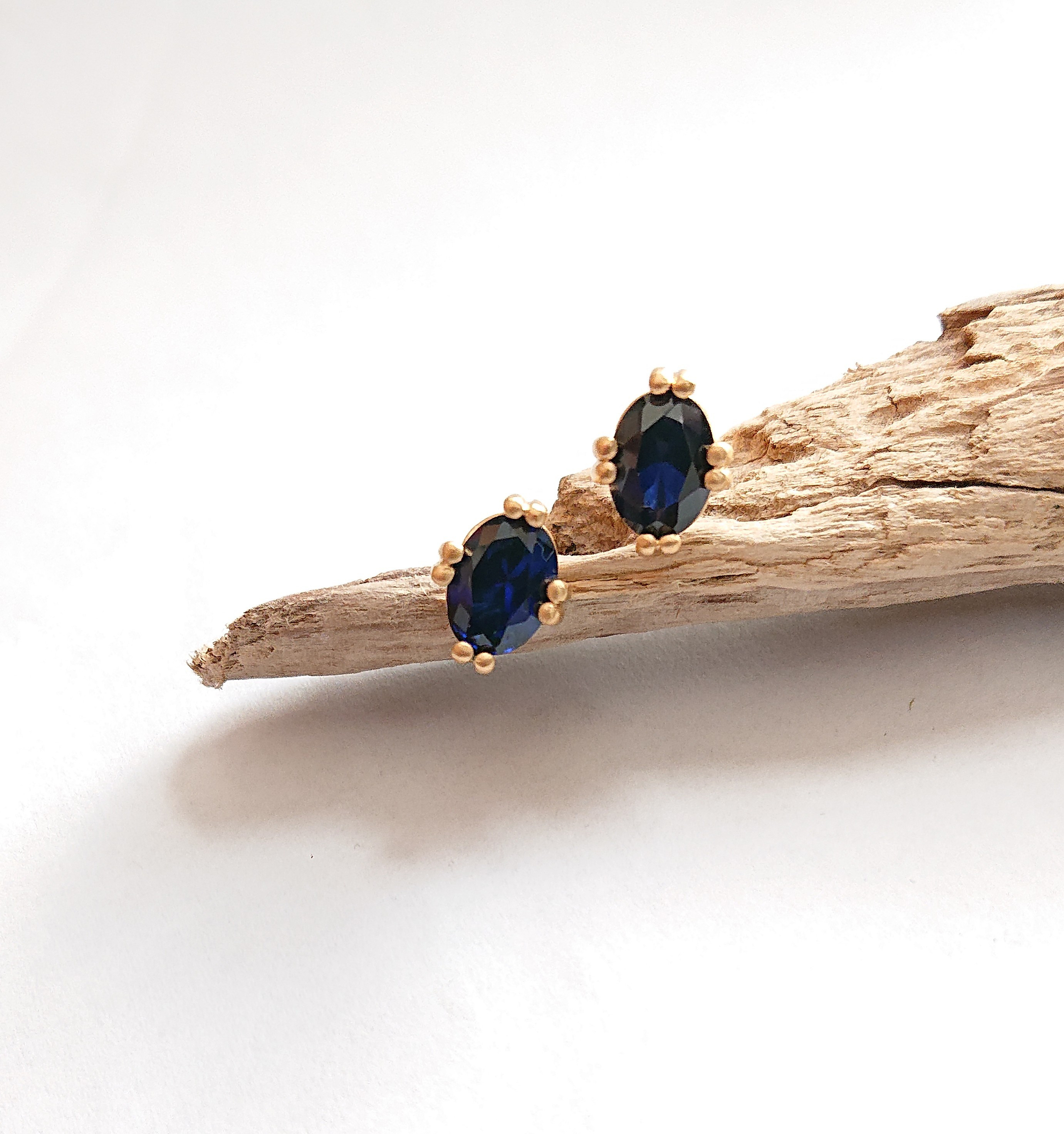 サファイアのピアス