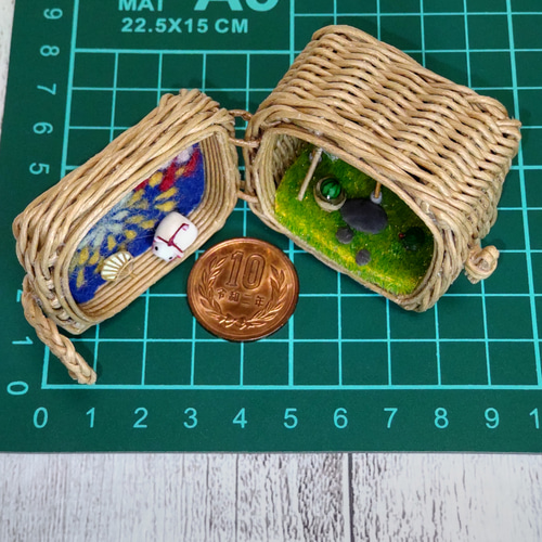 ☆Summer☆ ＝クラフトバンドで編んだ小さなカゴの中のミニチュア世界