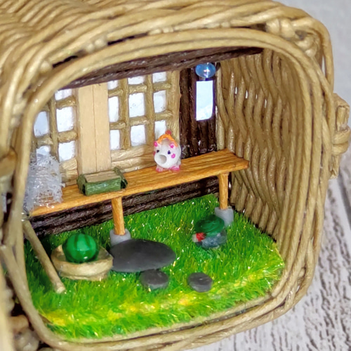 ☆Summer☆ ＝クラフトバンドで編んだ小さなカゴの中のミニチュア世界