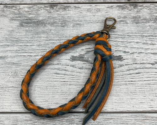 4つ編みレザーキーホルダー その他アクセサリー KURONEKO工房