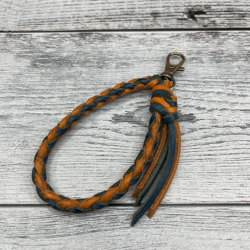 4つ編みレザーキーホルダー その他アクセサリー KURONEKO工房