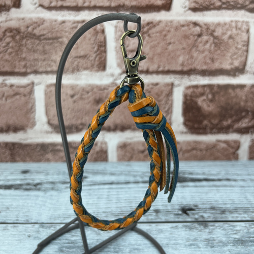 4つ編みレザーキーホルダー その他アクセサリー KURONEKO工房