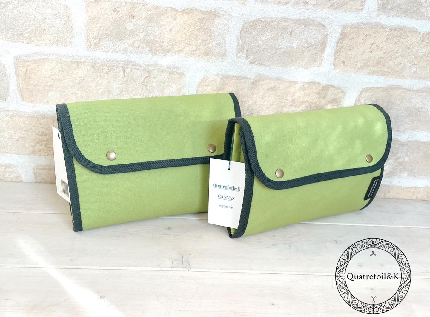 【ワイド型】A5アップルグリーン大きいサイズ　パパママcanvas母子手帳ケース３人用