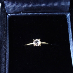 ムーンストーンのリング　指輪　天然石　小ぶり　ゴールド　夏　華奢　重ね付け　透明　フリーサイズ　クリア 5枚目の画像