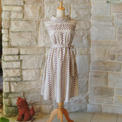 (M) 卷領刺繡刺繡沙米色古典連衣裙 第8張的照片