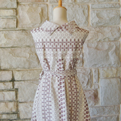 (M) 卷領刺繡刺繡沙米色古典連衣裙 第18張的照片