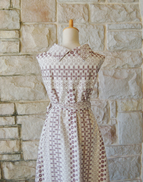 (M) 卷領刺繡刺繡沙米色古典連衣裙 第18張的照片