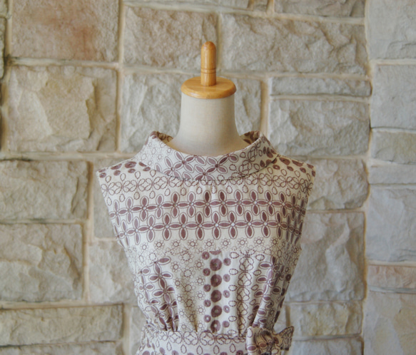 (M) 卷領刺繡刺繡沙米色古典連衣裙 第13張的照片