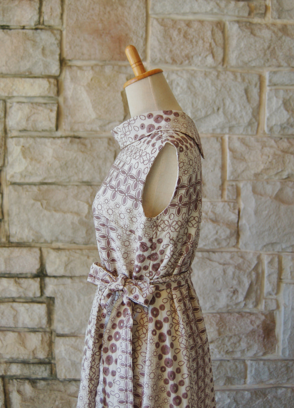 (M) 卷領刺繡刺繡沙米色古典連衣裙 第15張的照片