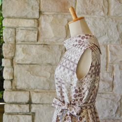(M) 卷領刺繡刺繡沙米色古典連衣裙 第16張的照片